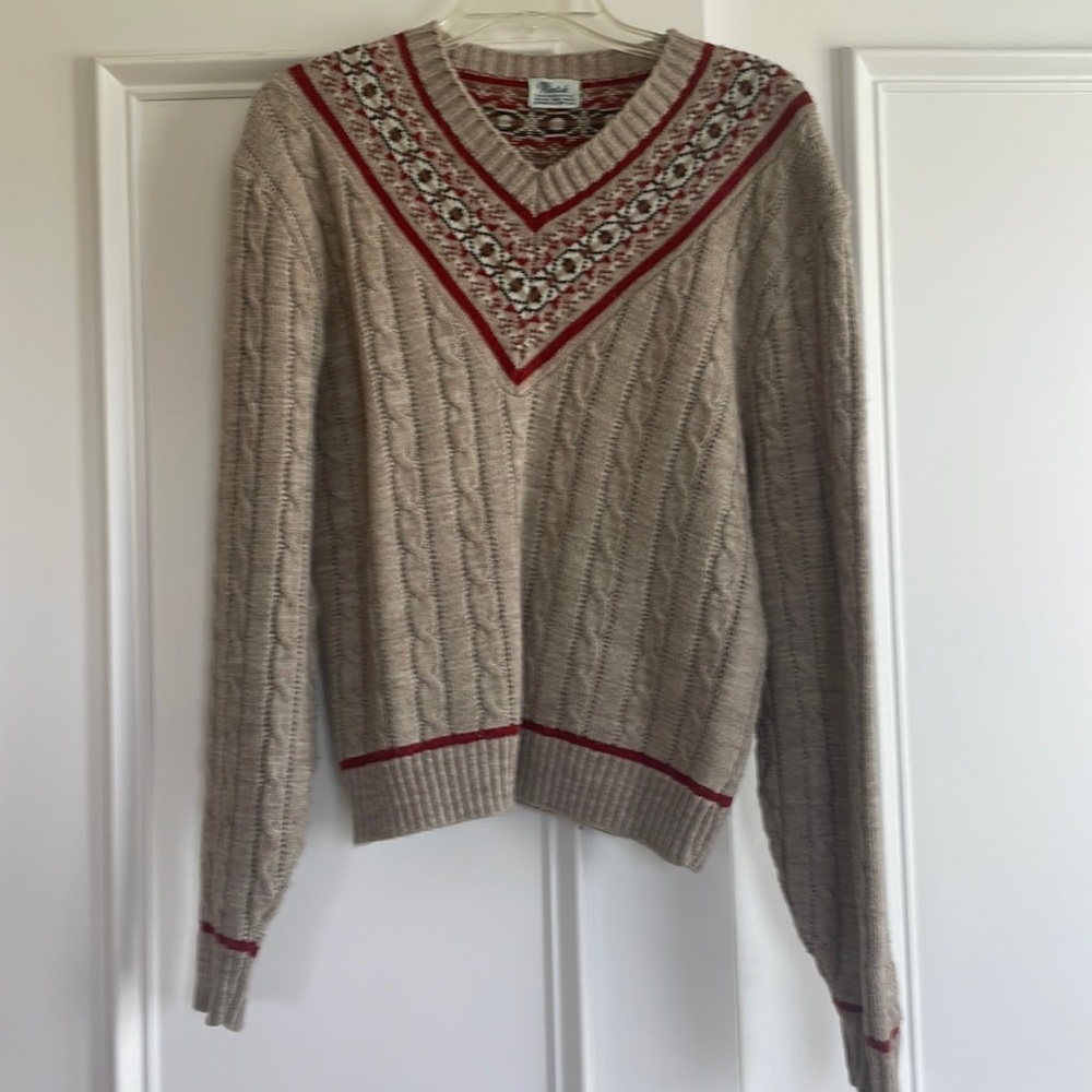 Vintage wintuk cable v-neck sweater brown. Size medium. Acrylic.